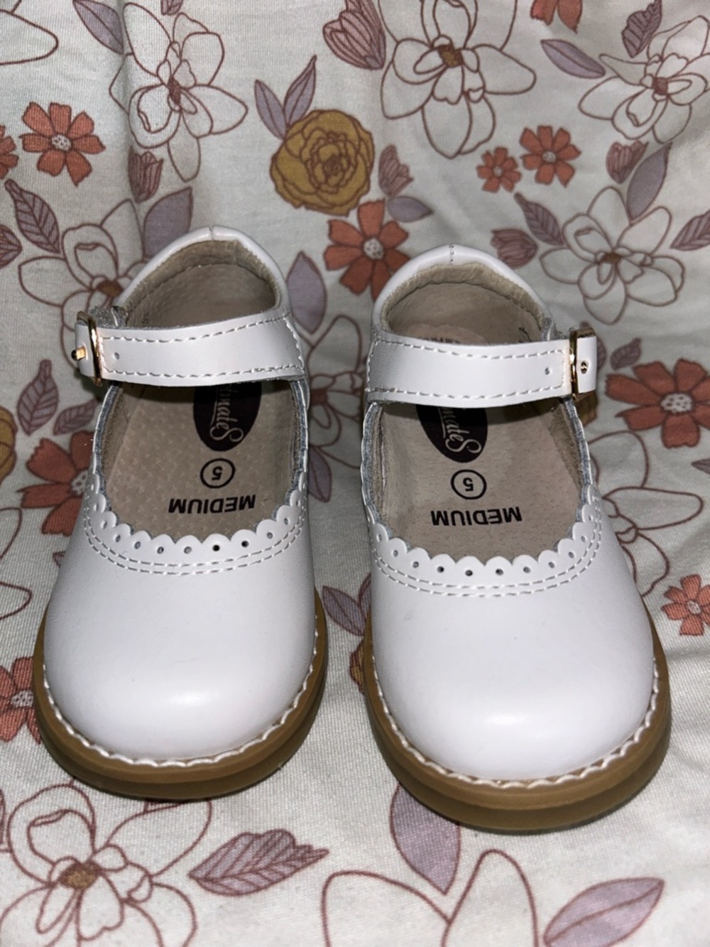 FootMates White Mary Jane Dress Shoes with Tan Sole